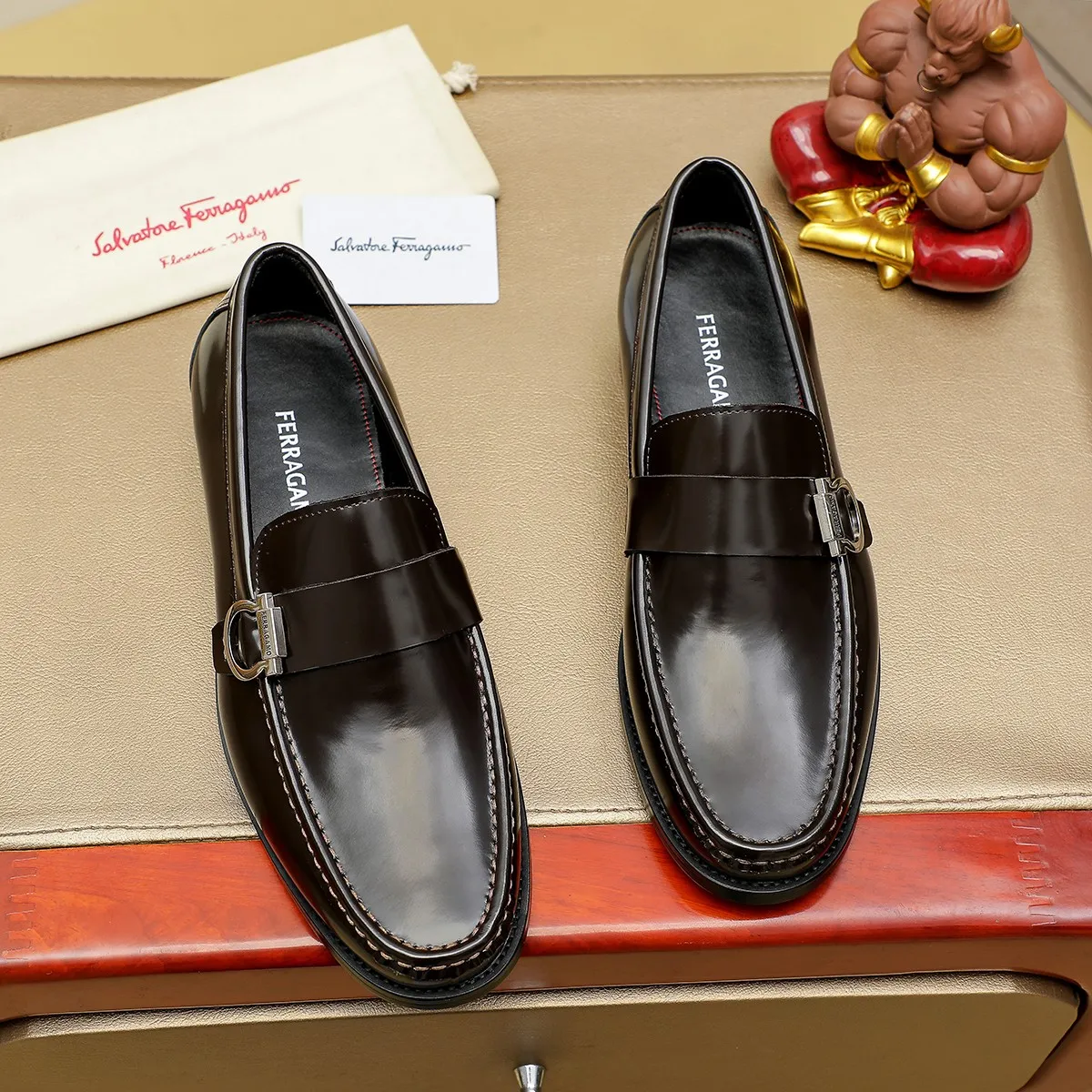 Men's shoes 250 Ferragamo [Ferragamo] top imported suit men's shoes 💯Original copy of the official website, product materials: selected imported embossed calfskin + luxury hardware buckle accessories ~ imported water-dyed cow 🐂 leather lining. Strong three-dimensional visual effect, original combination outsole, multiple colors available😘 Size: 39-44 (38.45.46. Customized)